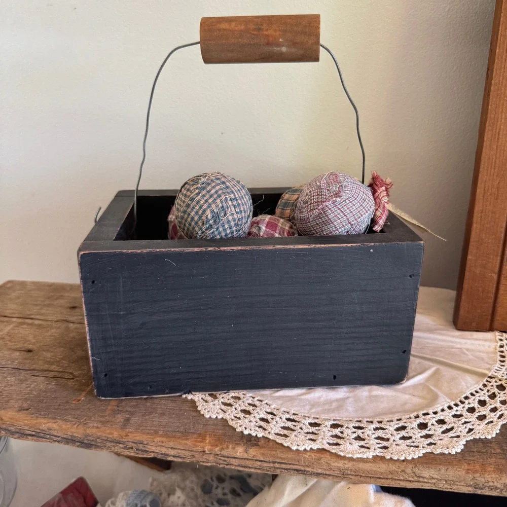 Primitive Wood Caddy Heart Cutouts Distressed Black Wire Handle Plaid Rag Balls